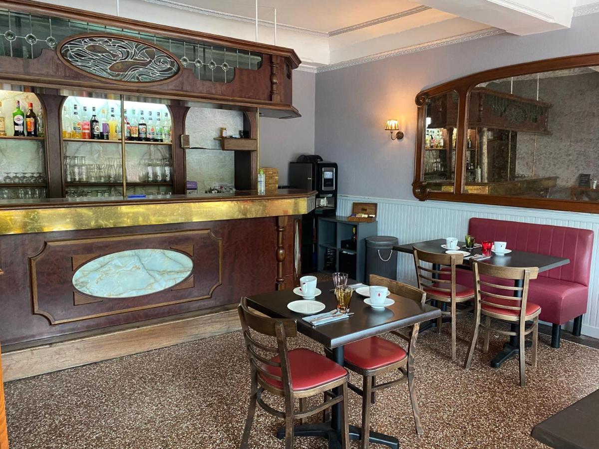 Hotel-Restaurant Les Trois Maures Verdun-sur-le-Doubs Exterior photo
