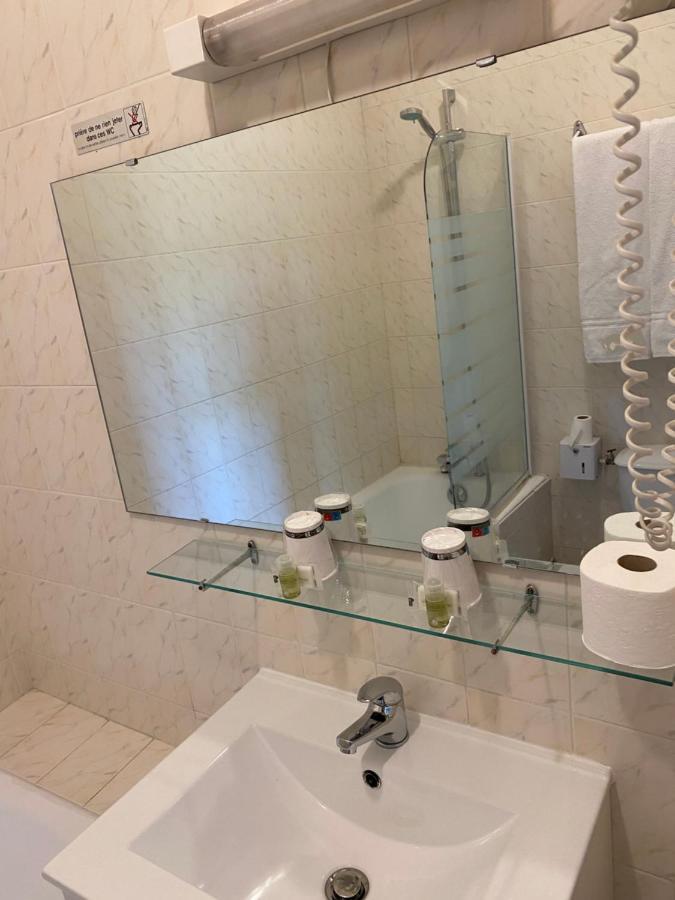 Hotel-Restaurant Les Trois Maures Verdun-sur-le-Doubs Room photo