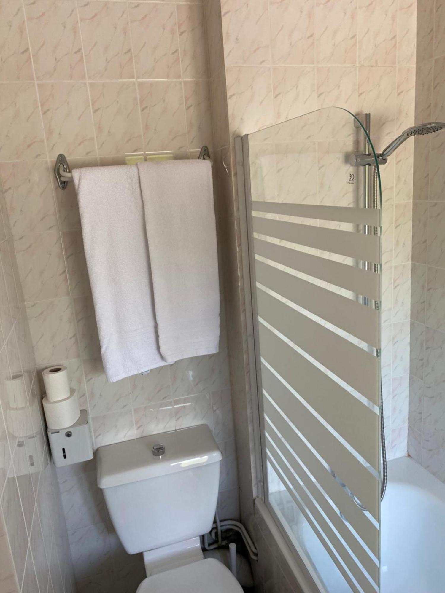 Hotel-Restaurant Les Trois Maures Verdun-sur-le-Doubs Room photo